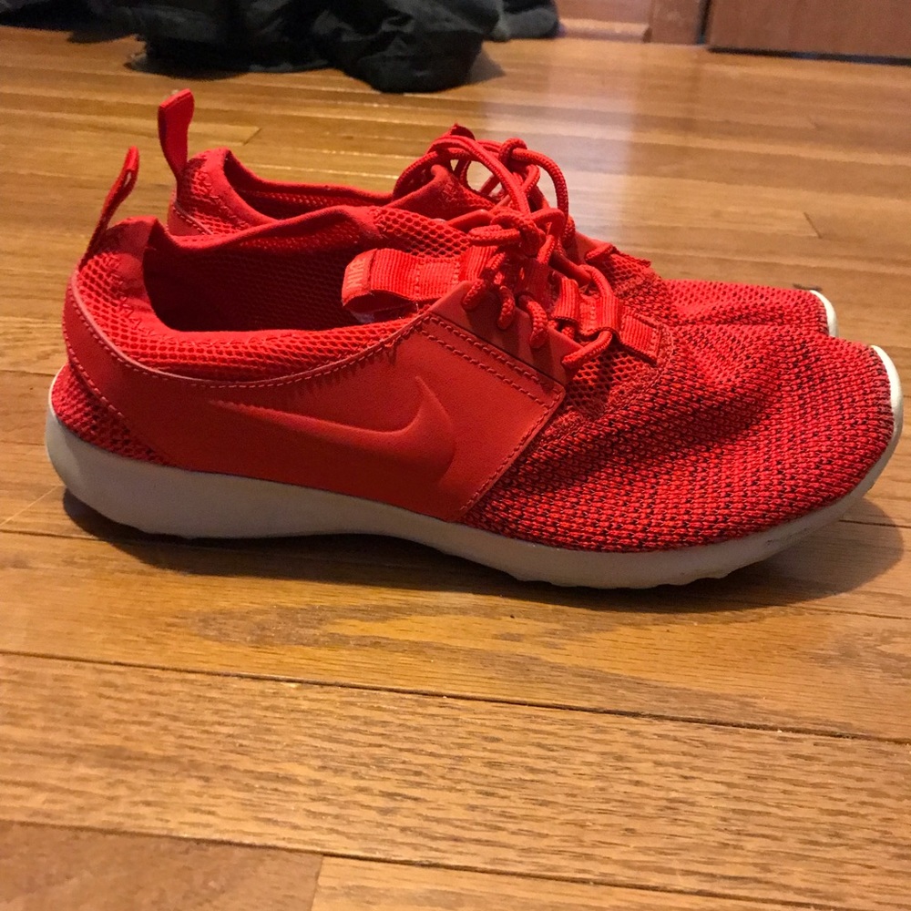Women’s Nike Tennis Shoes